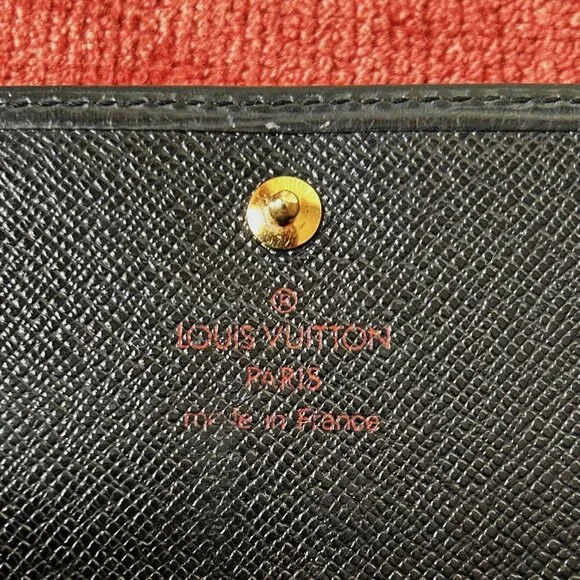 LOUIS VUITTON Epi Leather Wallet Black - Picture 2 of 9